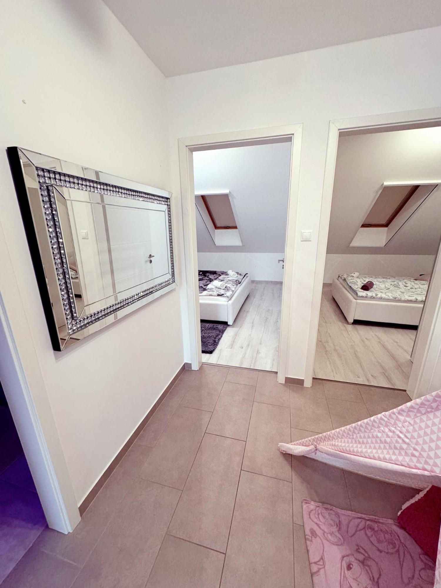 Apartamento Exclusive Family Apartman Pécs Exterior foto