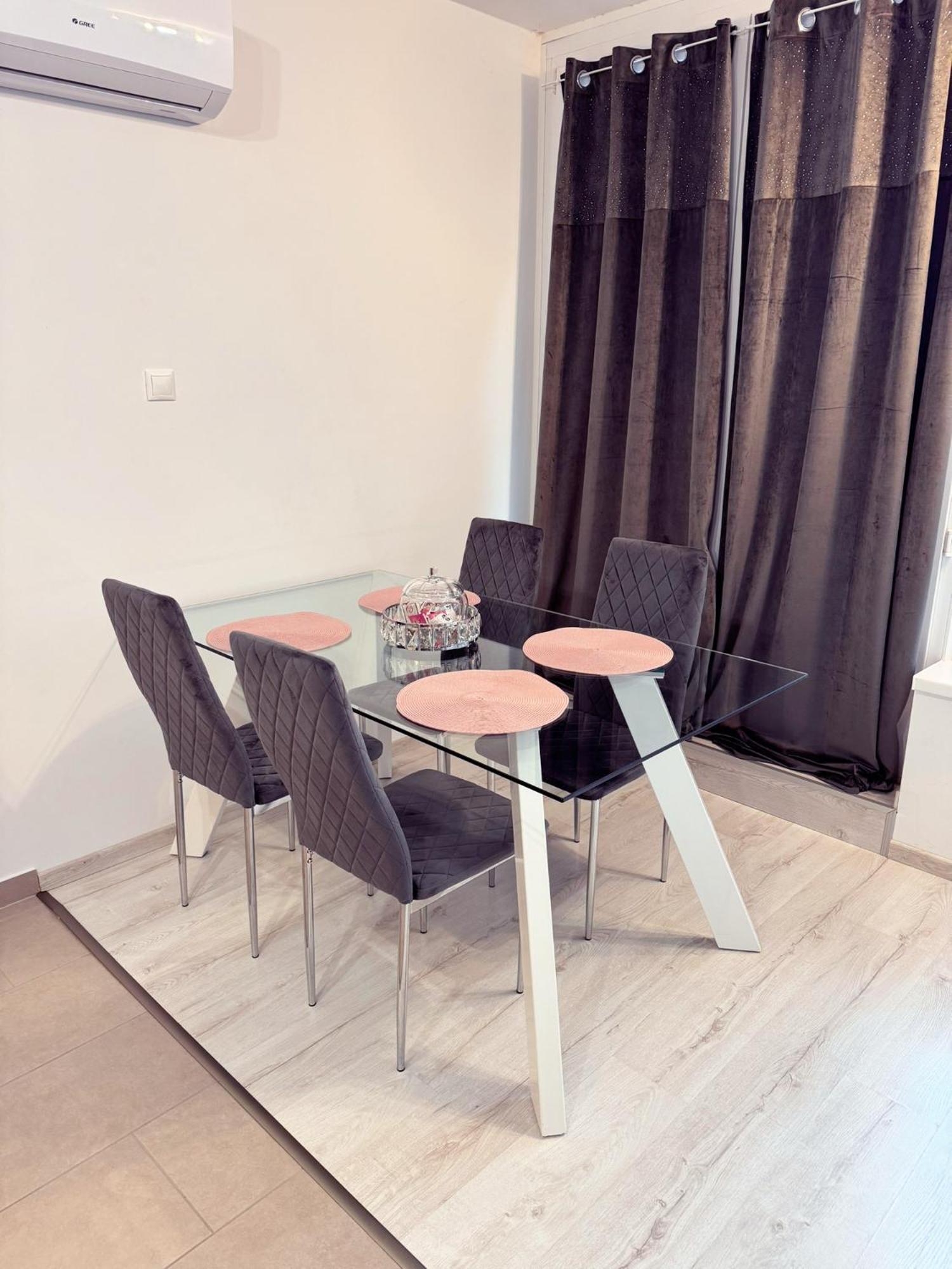 Apartamento Exclusive Family Apartman Pécs Exterior foto